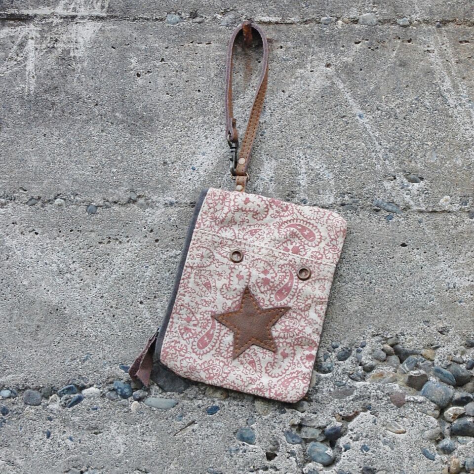 Chloe & Lex - Pink Paisley Wristlet Bag